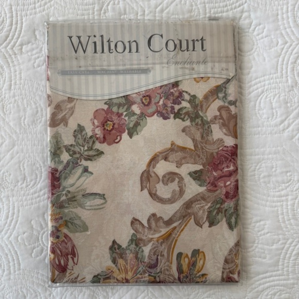 Wilton Court Enchante Floral Tablecloth 52x70 Rectangle Multi‎ New